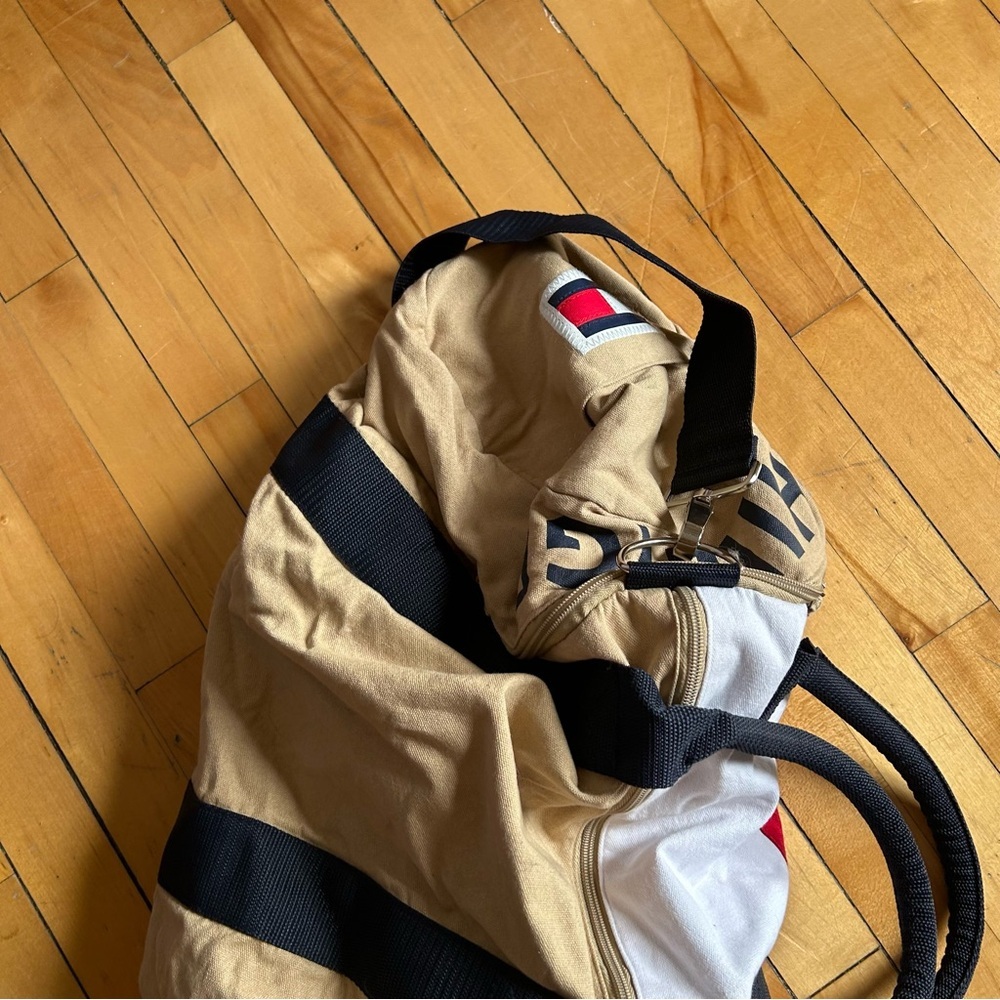 Tommy Hilfiger Logo Classic Gym Weekender Duffle Bag - Picture 3 of 9